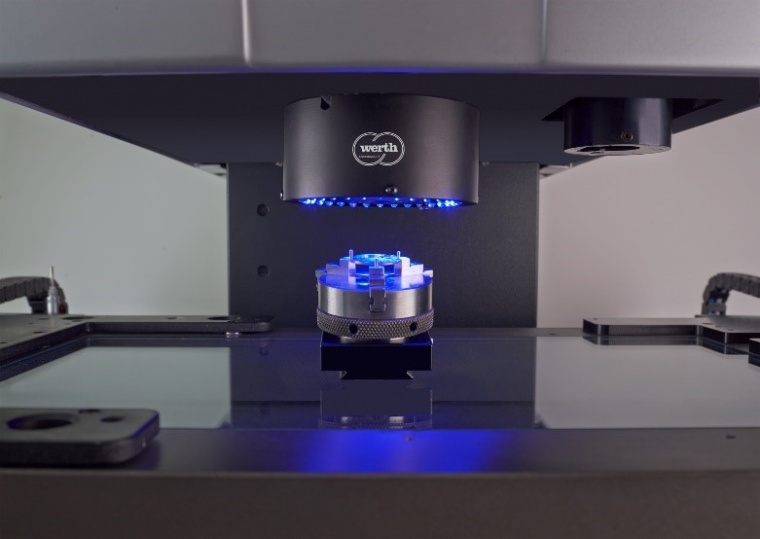 The combination of two sensors to form the Werth Chromatic Focus Zoom (CFZ)...