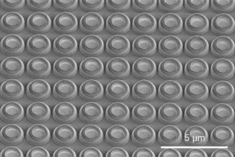 Electron micrograph of an array of UV micro-LEDs with 2 µm pitch. (Source: FBH)