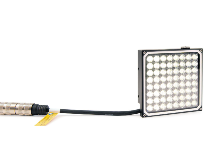 Compact LQHP80 flash lighting system with 16° optical heads for maximum...