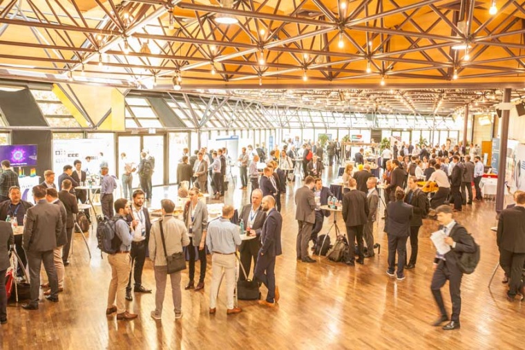 Lunch break at the industrial exhibition (Source: LPT / K. Cvecek)