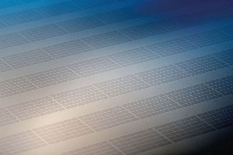 Detailed view of the silicon arrays selectively laser-crystallized (Source: Fh....
