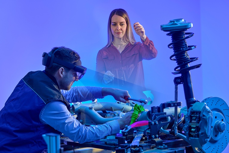 The AR-supported assembly workstation of Fraunhofer IGD supports production...