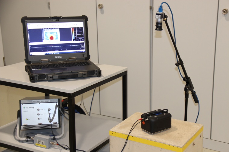 Ultrasonic testing of concrete with 3D Smartinspect. (Image: Fraunhofer IZFP)