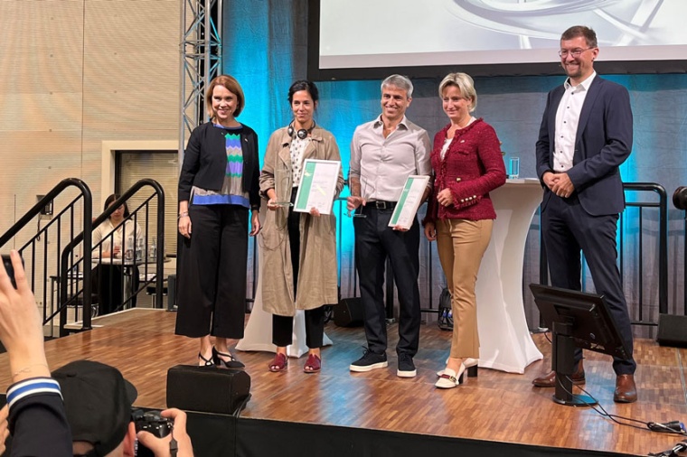 Ministers Petra Olschowsky (l) and Dr Nicole Hoffmeister-Kraut (2nd from r)...