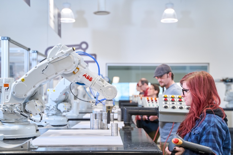 The training laboratory has a total of 40 stations. (Image: ABB)