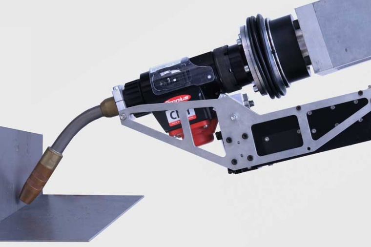 Robotic GMA welding gun with OCT scanner for online process and ­quality...