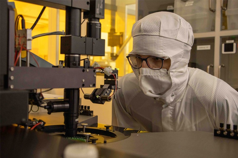 Measurements for research on inexpensive, innovative silicon photodetectors...