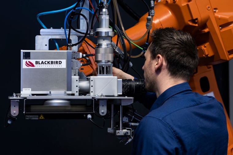 Setup with intelliSCAN 2D scan head and Flexishaper beam shaper (Source:...