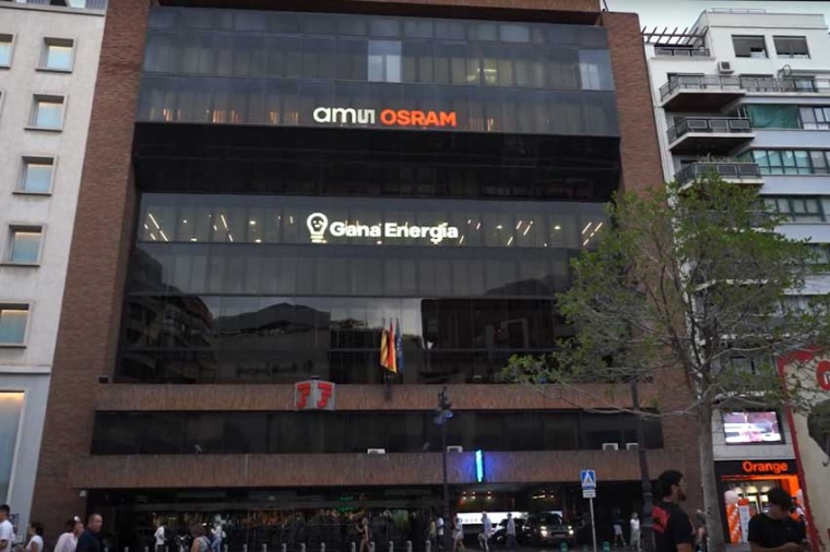 Being at the heart of the city, the proximity to public transportation makes...