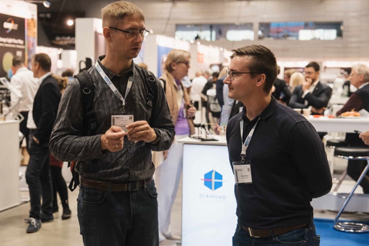 Expert discussions at the stands alongside the supporting program (Source:...