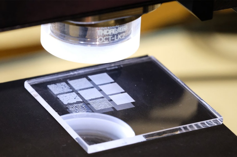 USP laser-processed fused silica sample during measurement with a GAN621...