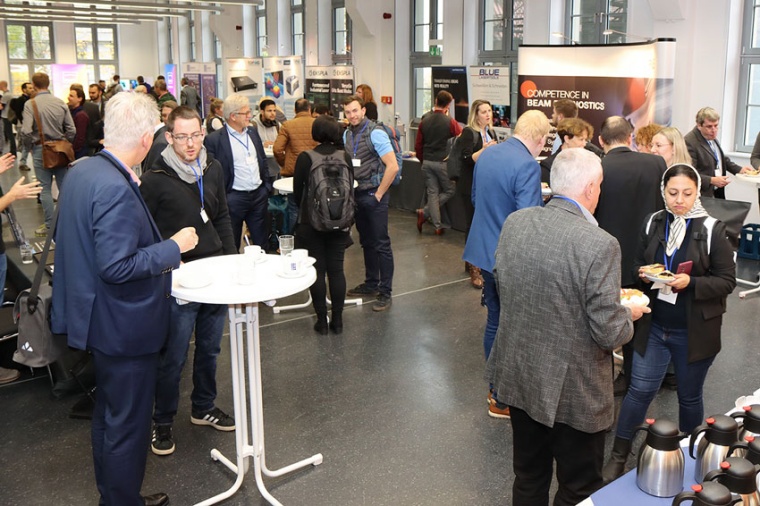 Exhibition opening on the 1st day of the event (Bild: OptoNet)