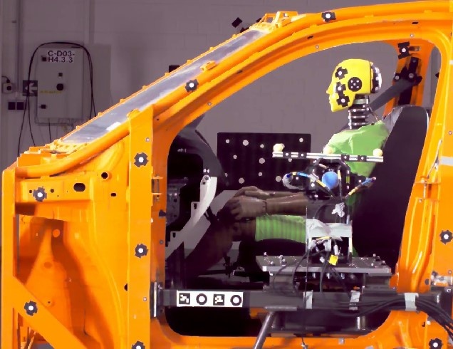 Test setup on the sled test bench with goCRASH3D. Image: Volkswagen

