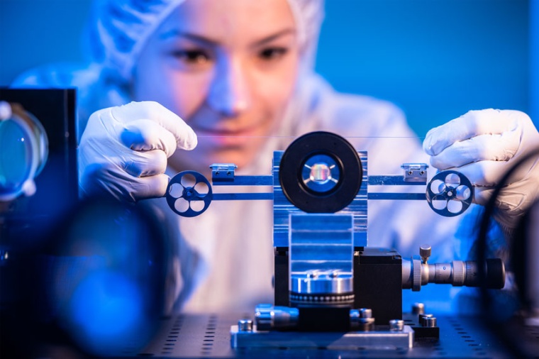 Dr Sarah Klein clamping the fiber for the exposure process, in which a USP...