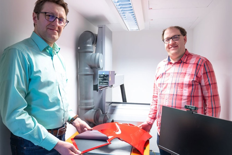 Prof Dr-Ing Alexandru Sover (l) and MEng Markus Zink at the open laser system...