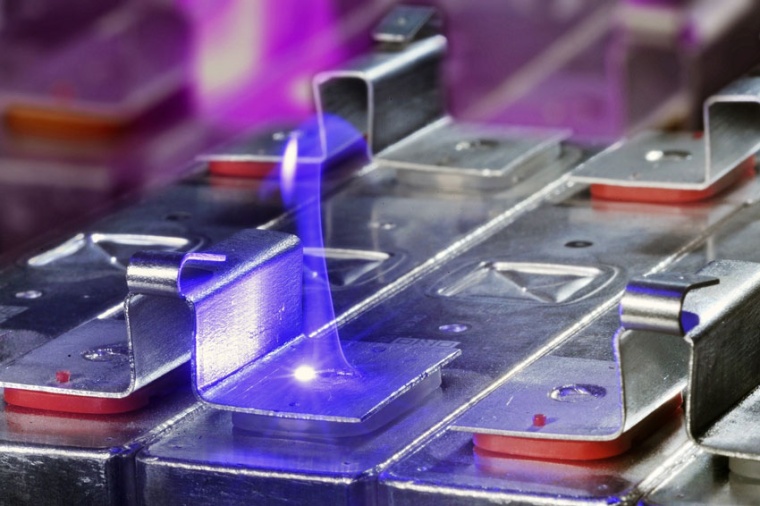 Laser welding of battery cells with a blue laser (Source: Fh ILT)