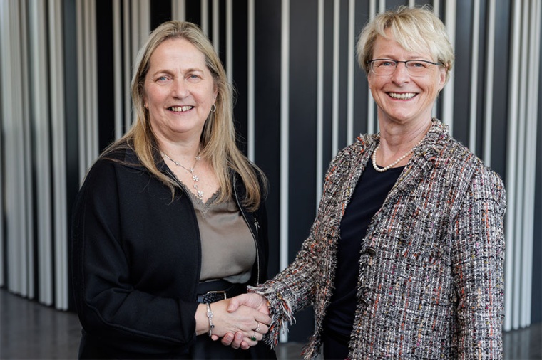 Siobhán Duffy, CEO of Element Six (l), Katrin Kobe, managing director of Bosch...