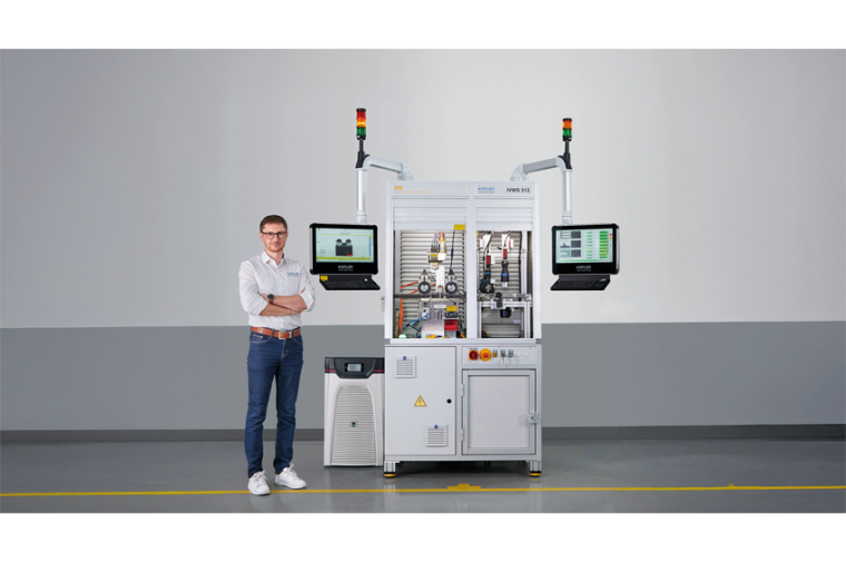 Edgar Wuchrer next to a welding machine with automated quality control: Up to...