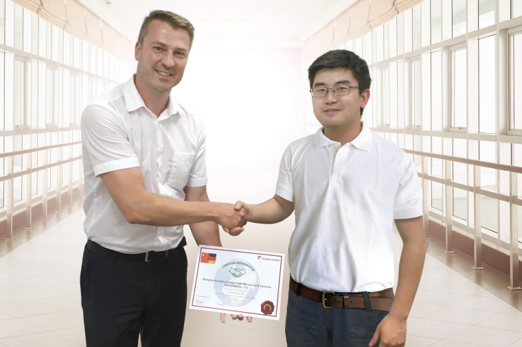 Technischer Vertriebsmanager Martin Hruska von Vision Control GmbH und Herr...