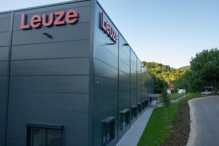 Das neue Distributionszentrum von Leuze in Unterlenningen (Foto: Leuze)
