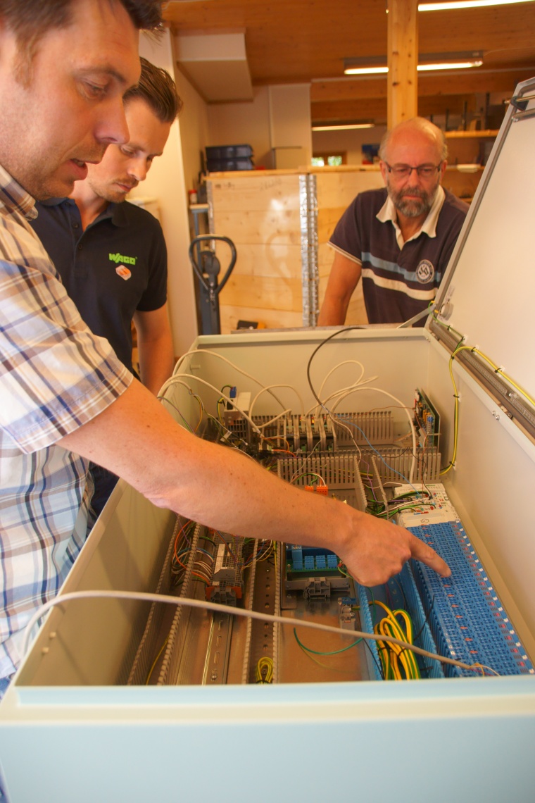 Weil das Wago-I/O-System Applikationen in Standard- und in Ex-Bereichen mit dem...