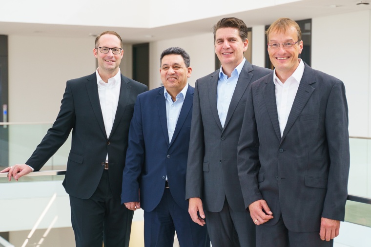 Freuen sich auf die gemeinsame Zukunft: Christian Wolf, Mohieddine Jelali, Dirk...