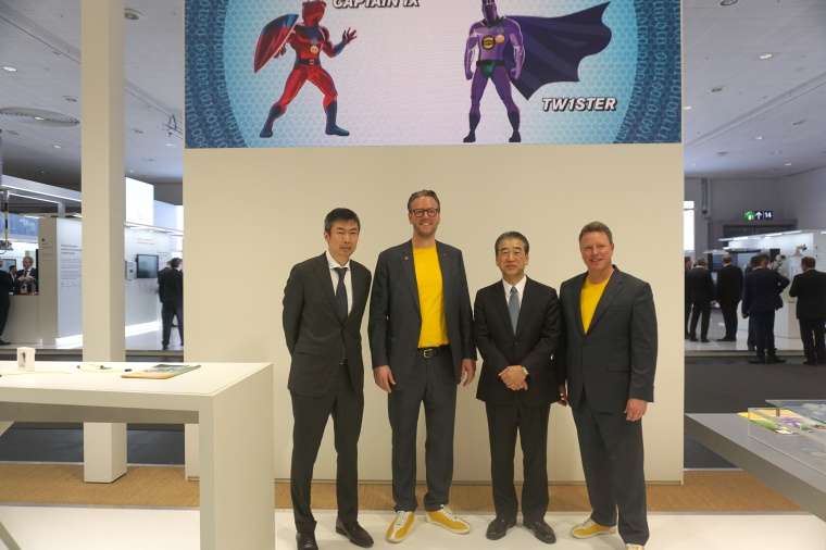 Gemeinsam auf der Hannover Messe: Hiroshi Satoh, Hirose, Philip Harting,...