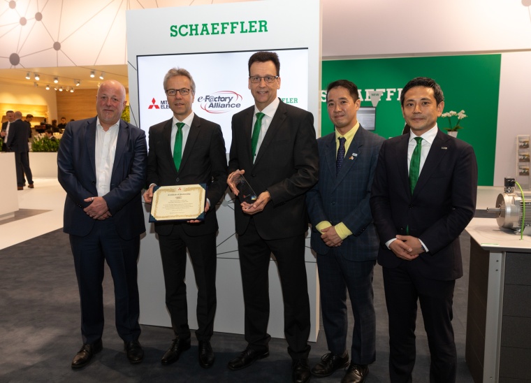 Besiegelten die globale strategische Partnerschaft auf der Hannover Messe 2019:...