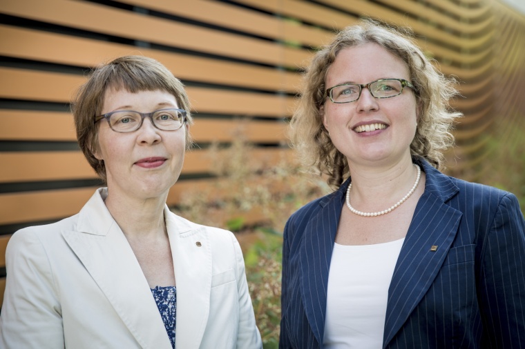 Gisela Eickhoff (links) und Ulrike Upmeyer freuen sich über die Auszeichnung.