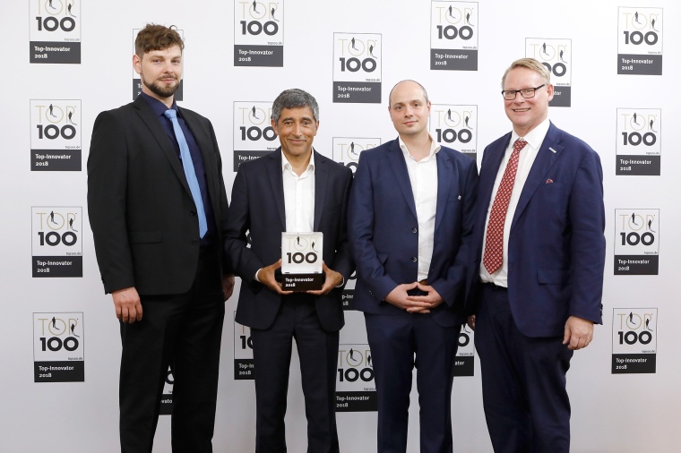 Wissenschaftsjournalist Ranga Yogeshwar überreicht den Innovationspreis im...