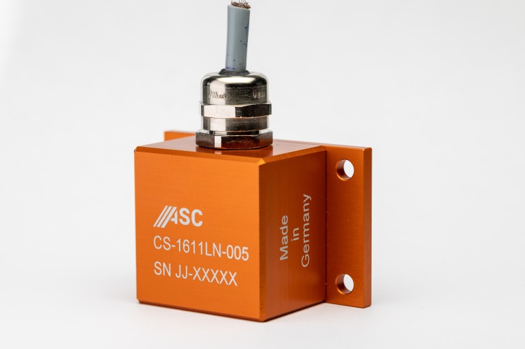 Der triaxiale kapazitive Beschleunigungssensor ASC CS-1611LN überträgt seine...