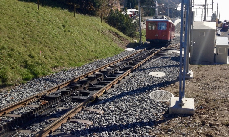 Schwenkweiche oberhalb der Station Rigi-Kaltbad. In der Steuerkabine ist die...