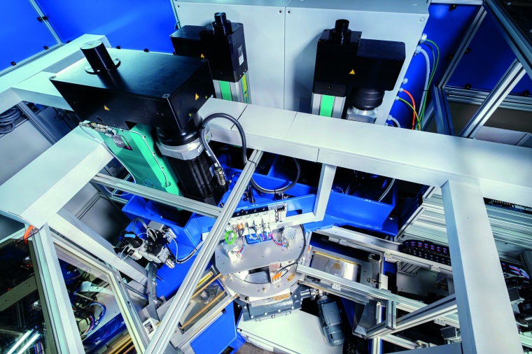 Im Laminator sind insgesamt drei elektromechanische Servopressen-Antriebe...