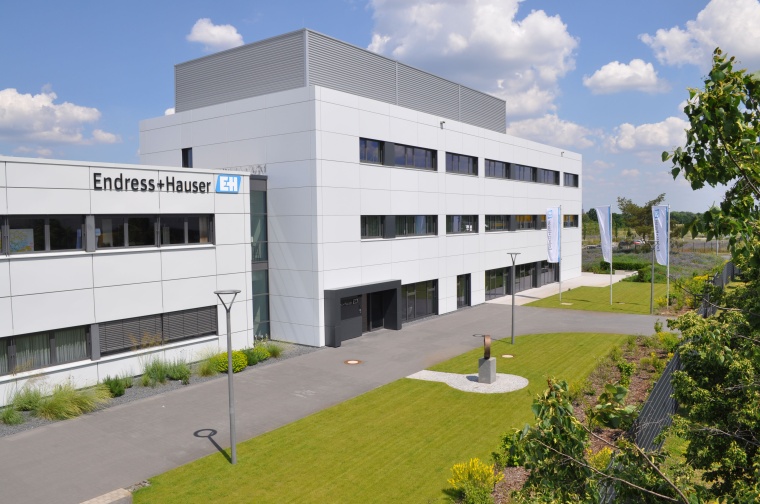 Endress+Hauser hat am Standort in Stahnsdorf mehrere Gebäude erweitert. ...