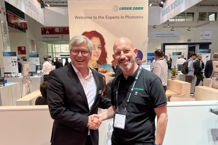 Markus Riedi (right, Opto) and Alan-Hughes (Laser 2000 UK). Image: Opto