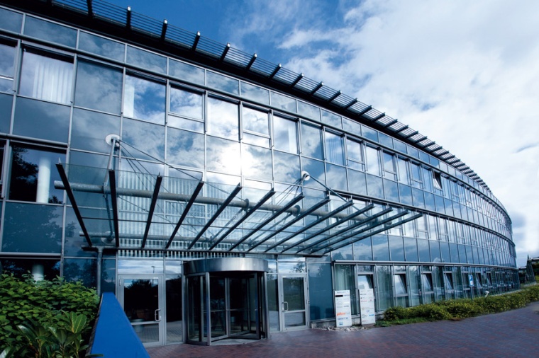 Das Hauptgebäude von Basler in Ahrensburg. (Bild: Basler)
