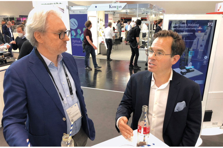 Markus Spanner (r.), CEO von ­Physik Instrumente, und Stéphane Bussa, Chief...