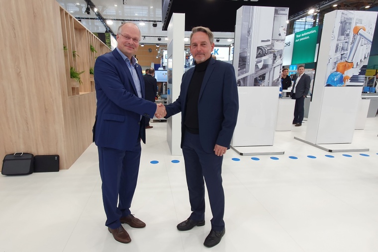 Dr. Olaf Munkelt, Geschäftsführer von MVTec Software, und Dr. Martin Schenk,...