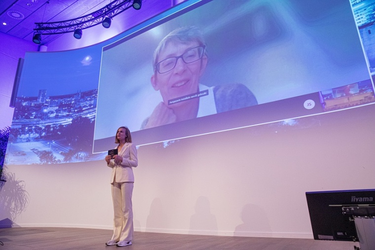 Colette Maloney, Leiterin des Referats für Mikroelektronik und Photonik,...