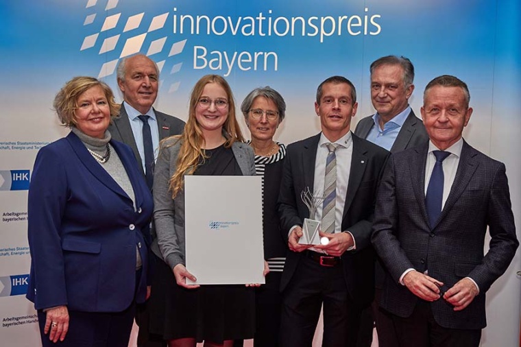 Bei der Verleihung des bayrischen Innovationspreises 2022 (von links nach...