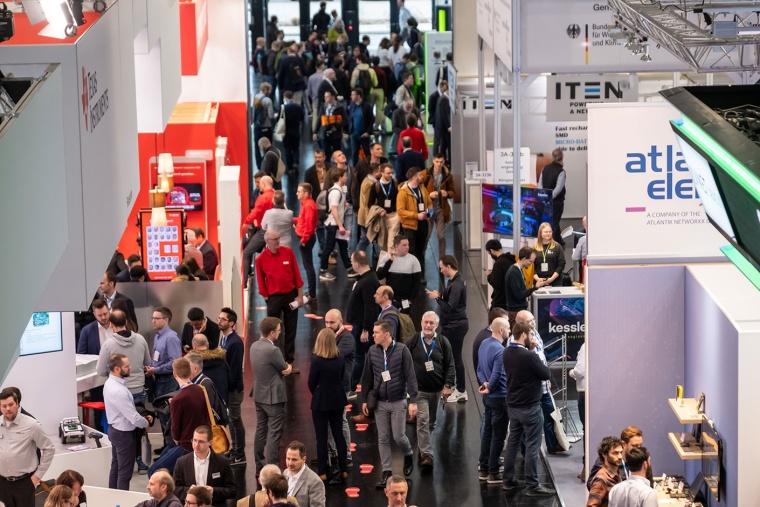 Die Gänge waren voll auf der Embedded World 2023. Bild: Messe Nürnberg