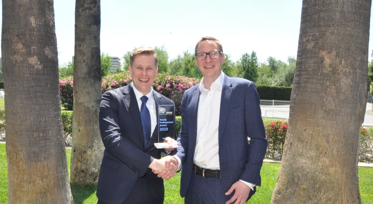 EMVA Young Professional Award Gewinner Dr. Pieter Blok (links), EMVA Präsident...