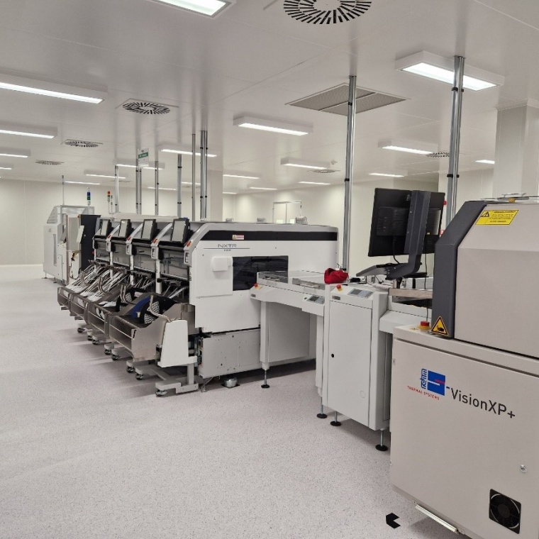 Nidec investiert in Bestückungsautomat von Fuji. (Bild: Nidec)