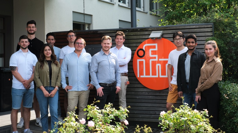 Ein Teil des Teams der Sentinum GmbH, das seit Mai zur Ifm-Unternehmensgruppe...