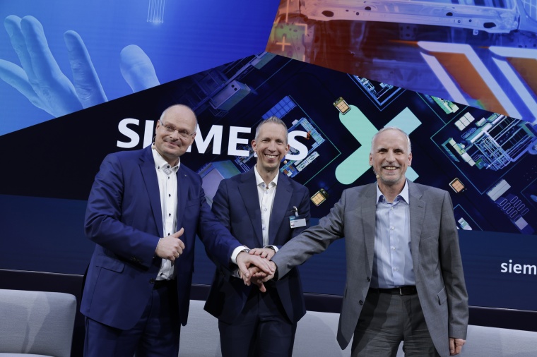 Dr. Olaf Munkelt, MVTec (links), Rainer Brehm, Siemens (Mitte) und Dr. Dietmar...