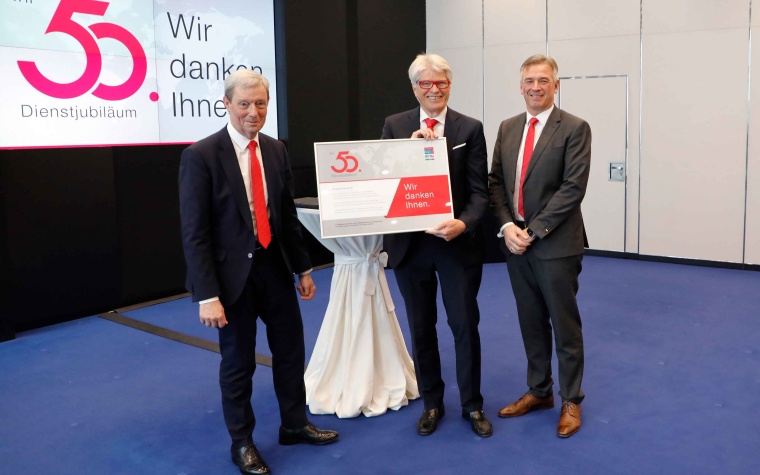 Ralph Lindackers (links), Vorstandsmitglied der Friedhelm Loh Group, und Markus...