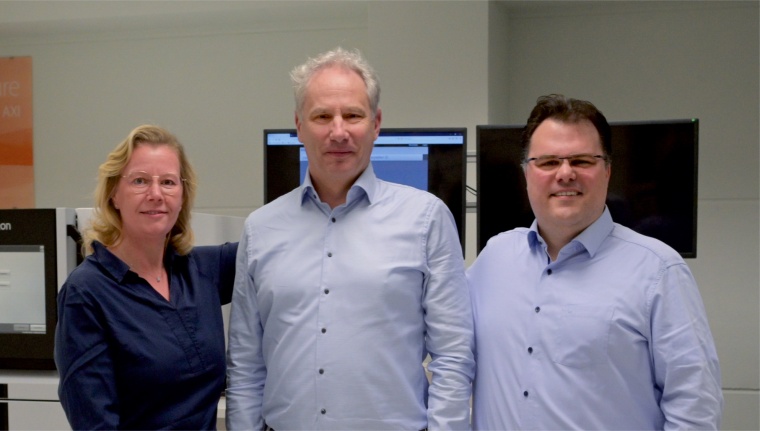 Daniela und Paulo Soares mit Olaf Römer in der Mitte. Bild: ATEcare