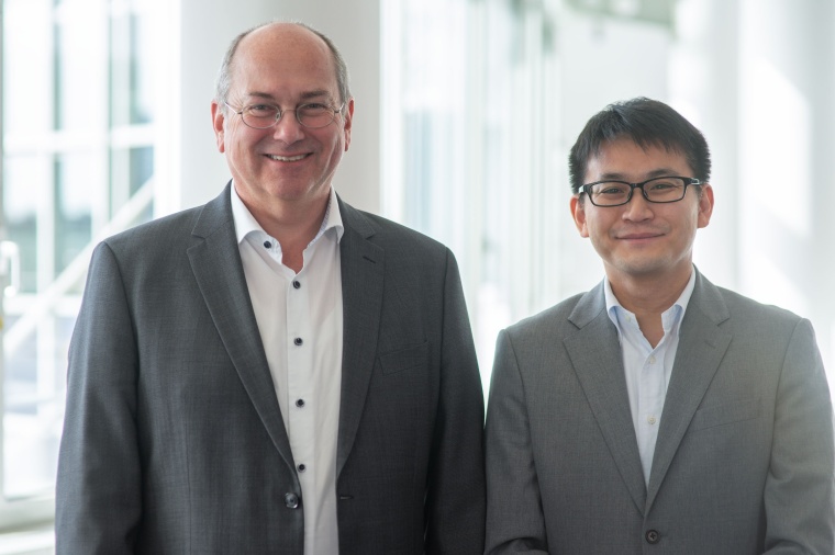 Dr. Markus Ehbrecht (l.), Dr. Yuta Yamanoi (Quelle: Instrument Systems)