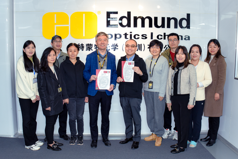 Edmund Optics Fertigung in Shenzen, China, hat die Zertifizierung nach ISO...
