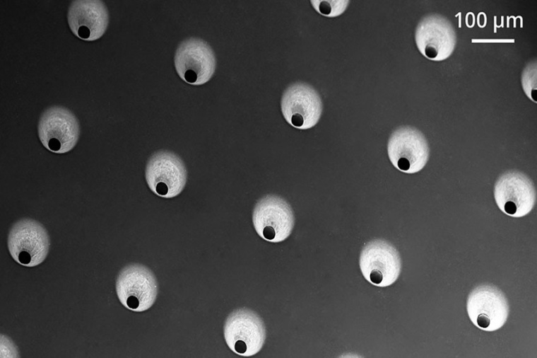 Mikrometerfeine Durchkontaktierungen in Leiterplatten müssen sehr präzise...